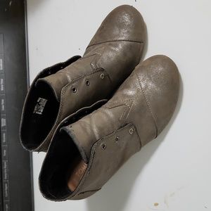 [TOMS] Gray Metallic Desert Wedge Booties-9.5